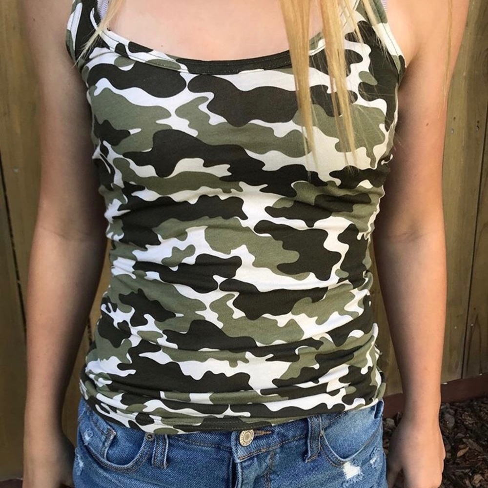 Super cute and trendy top!